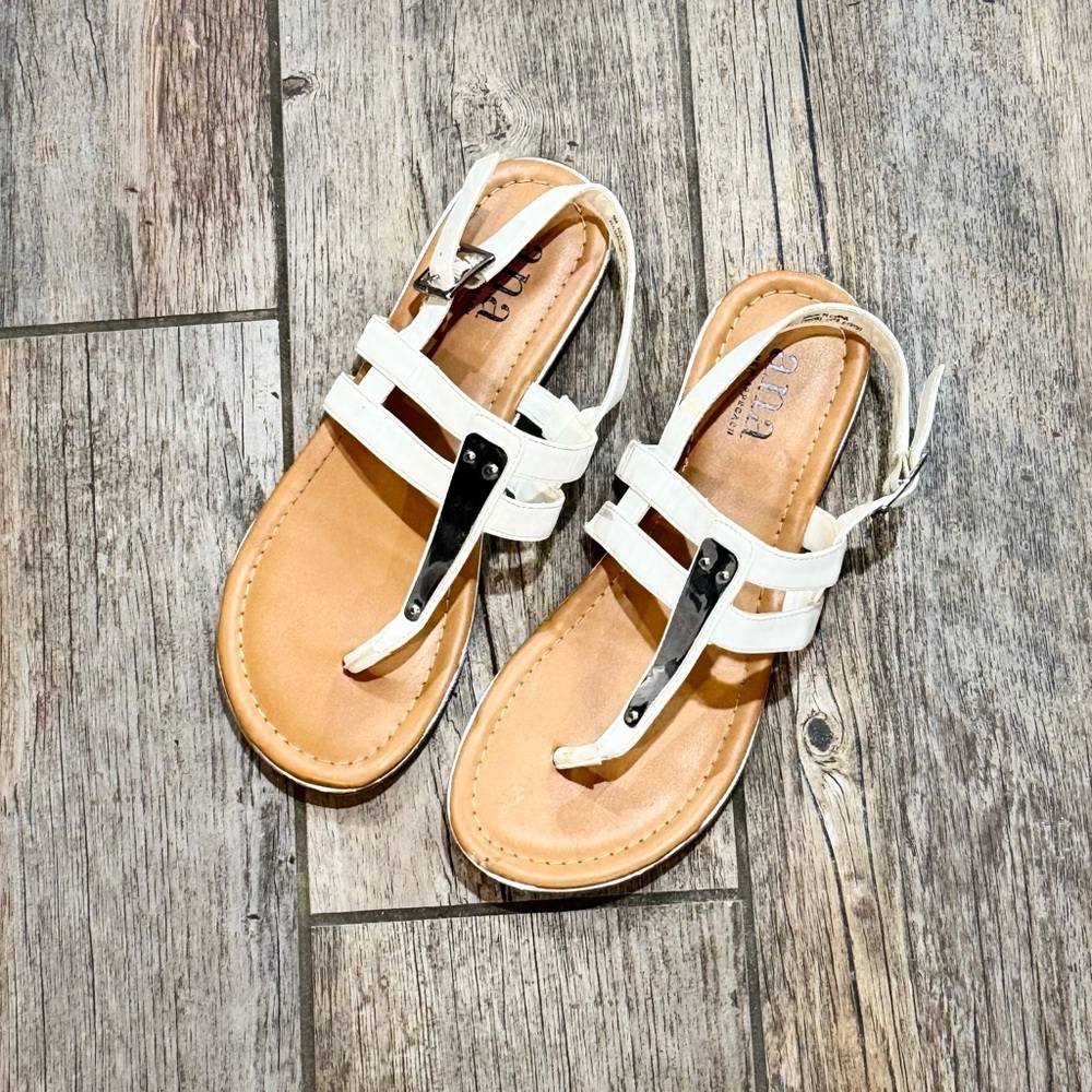Sandals​ - Picture 2 of 5